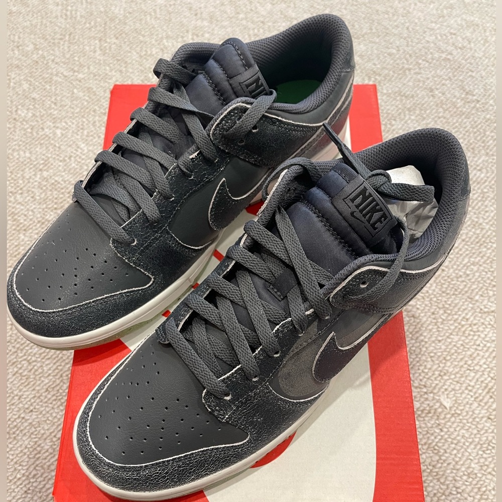 Brand New DS 100% Authentic Nike Dunk Halloween Special Mens size 10
